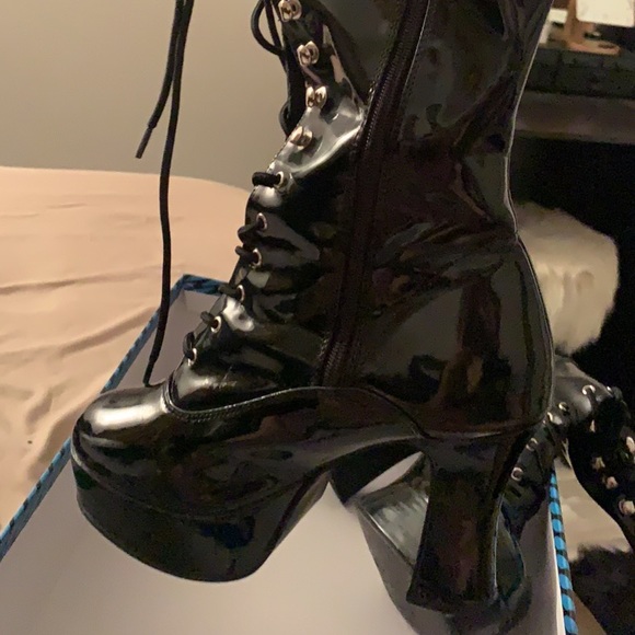 Devious patent leather lace up boots - Picture 1 of 3